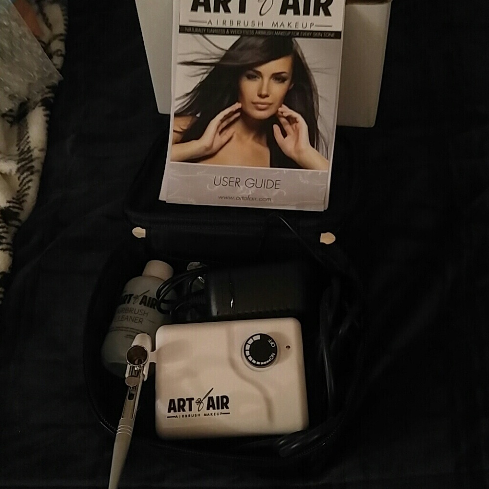 Airbrush w 3 foundations, blush & bronzer